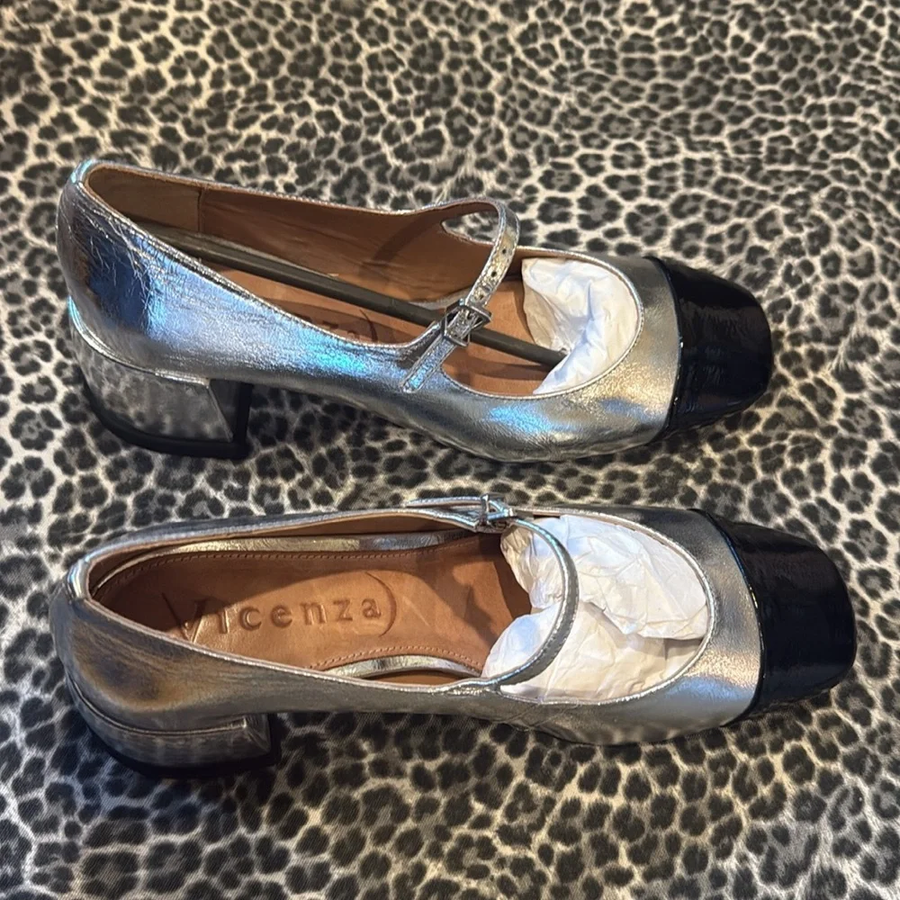 Anthropologie Vicenza ColorBlock MaryJanes Silver Patent Black Size 40 NIB